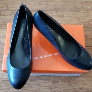 Easyspirit Esneoma Black LE never worn